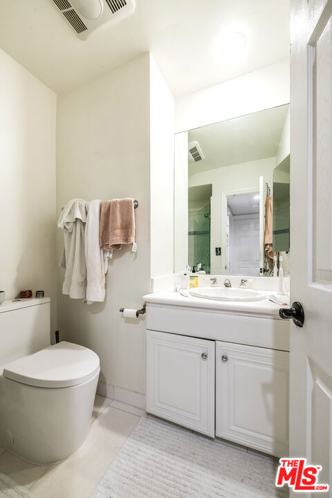 423 S REXFORD DR Unit: 101