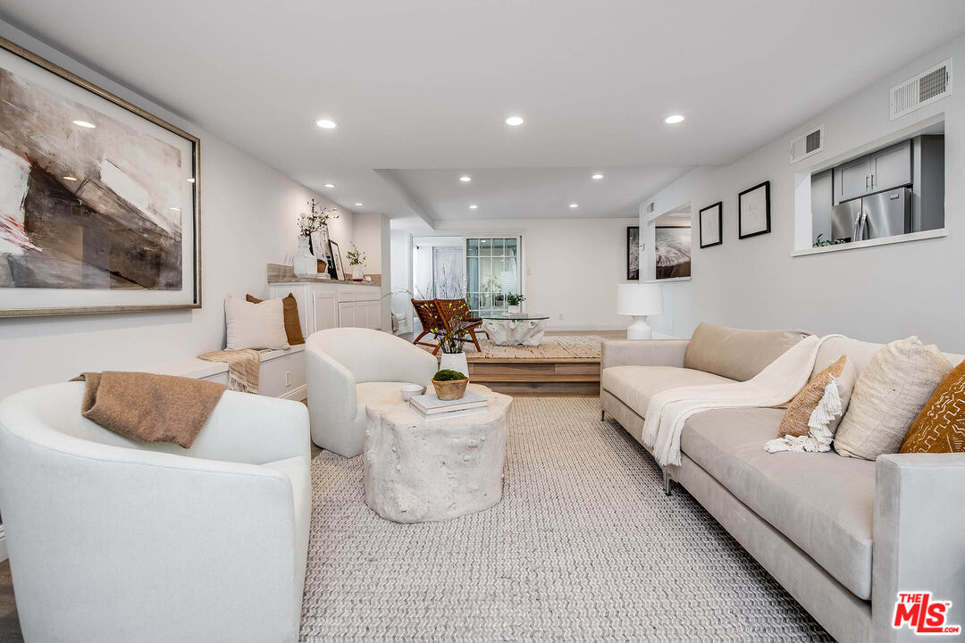 441 N Oakhurst Dr Unit: 203