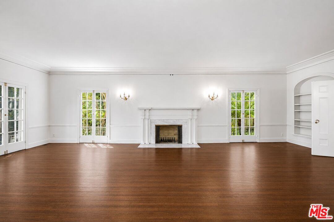 809 N Bedford Dr