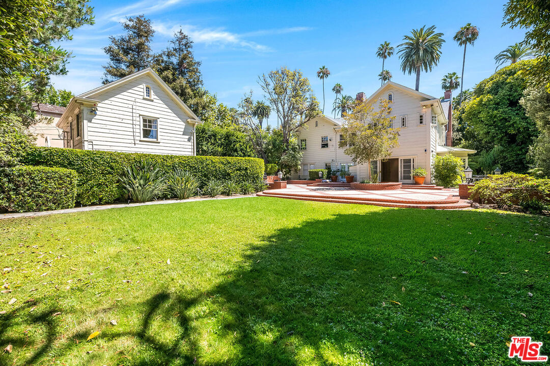 809 N Bedford Dr