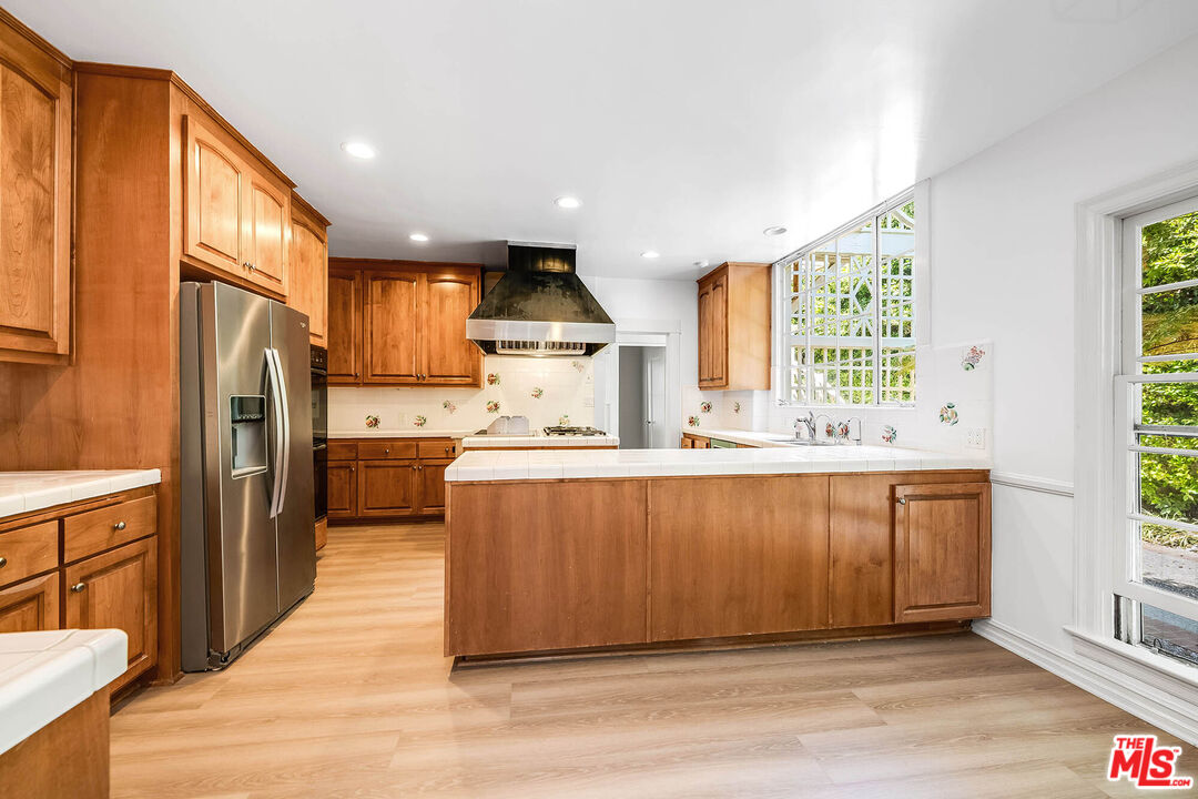 809 N Bedford Dr