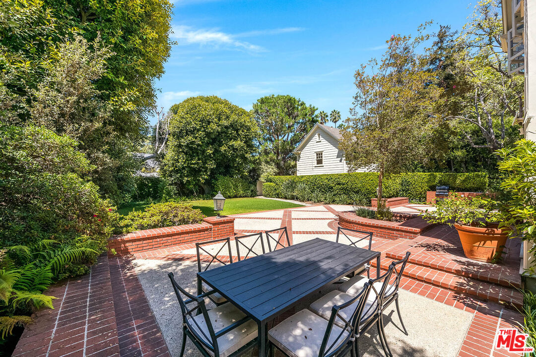 809 N Bedford Dr
