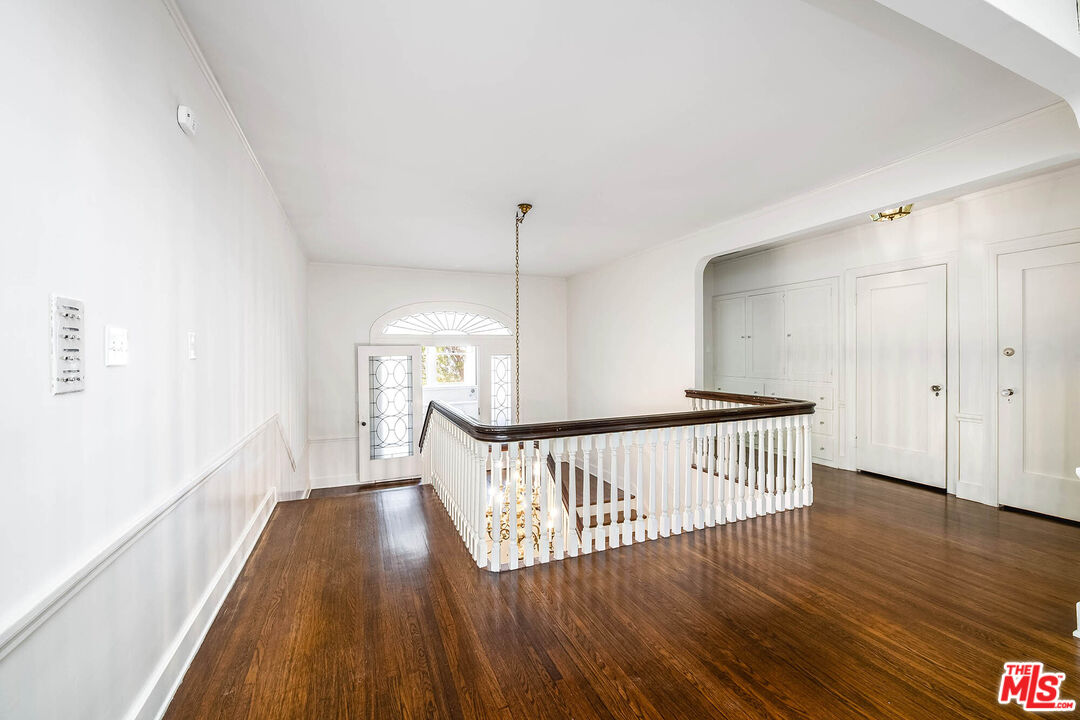 809 N Bedford Dr