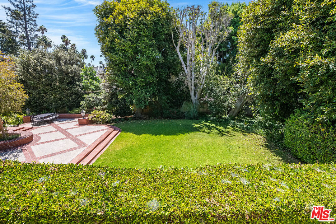809 N Bedford Dr