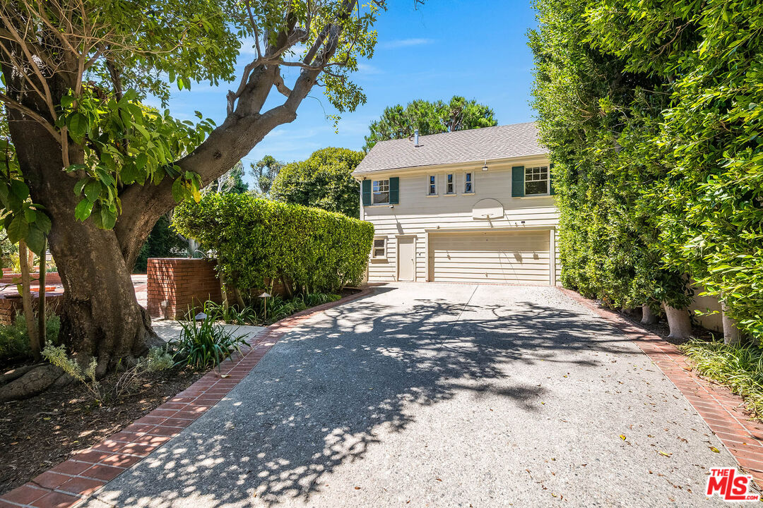809 N Bedford Dr