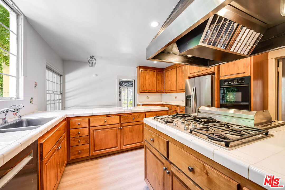 809 N Bedford Dr