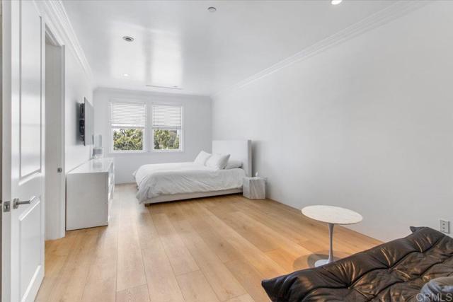 8121 Norton AVE Unit: 401