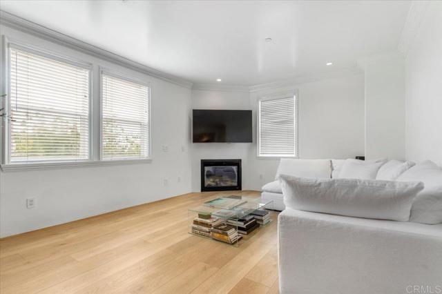 8121 Norton AVE Unit: 401