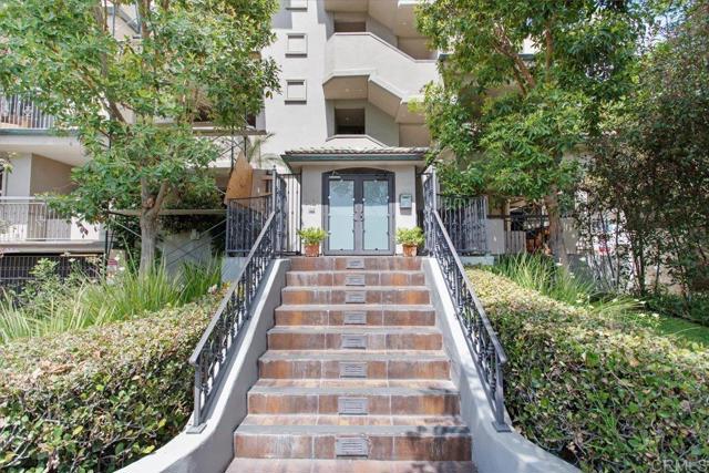 8121 Norton AVE Unit: 401