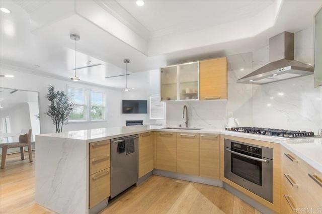 8121 Norton AVE Unit: 401