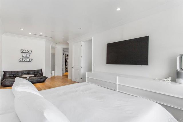 8121 Norton AVE Unit: 401