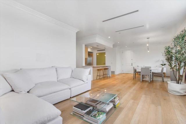 8121 Norton AVE Unit: 401