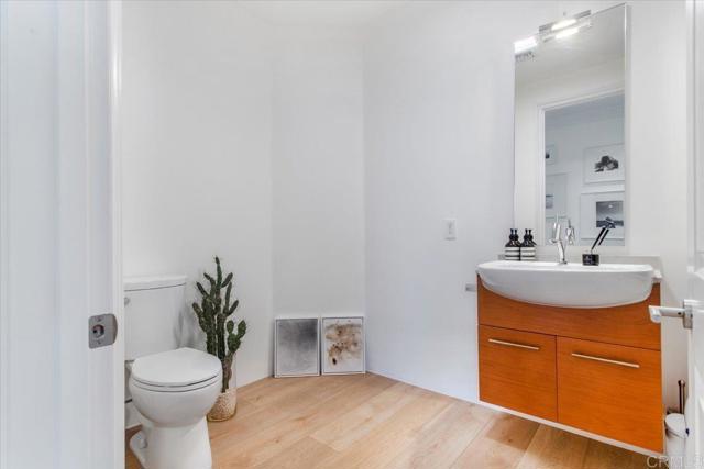 8121 Norton AVE Unit: 401