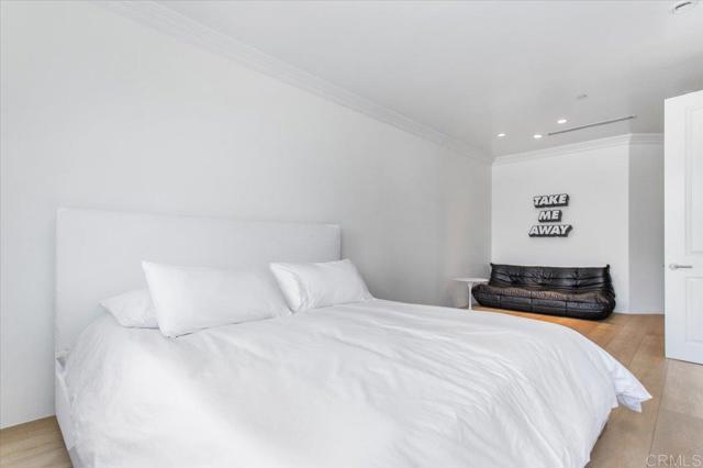 8121 Norton AVE Unit: 401