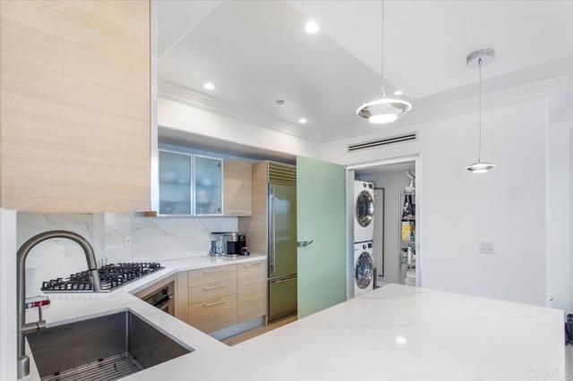 8121 Norton AVE Unit: 401