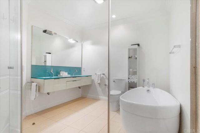 8121 Norton AVE Unit: 401