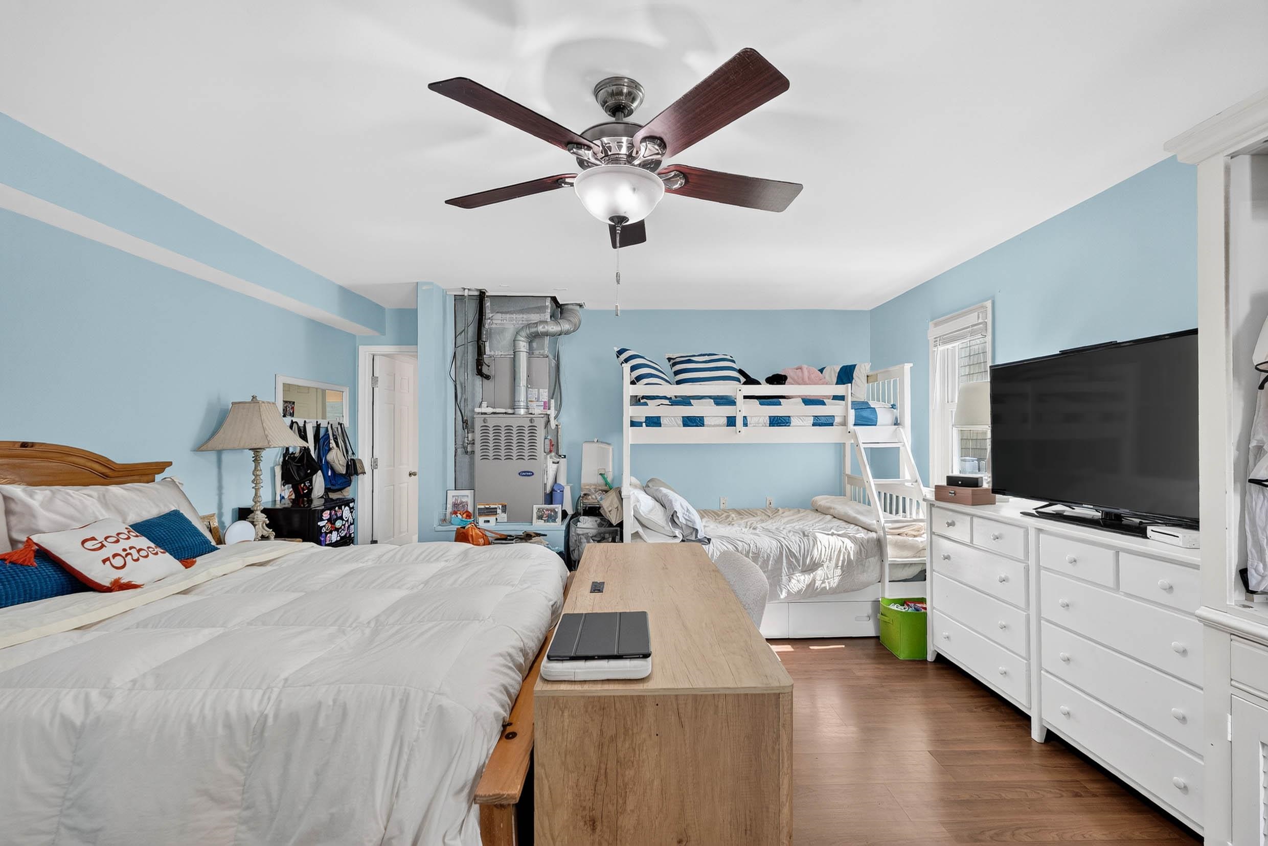 356 East 39th Unit: East