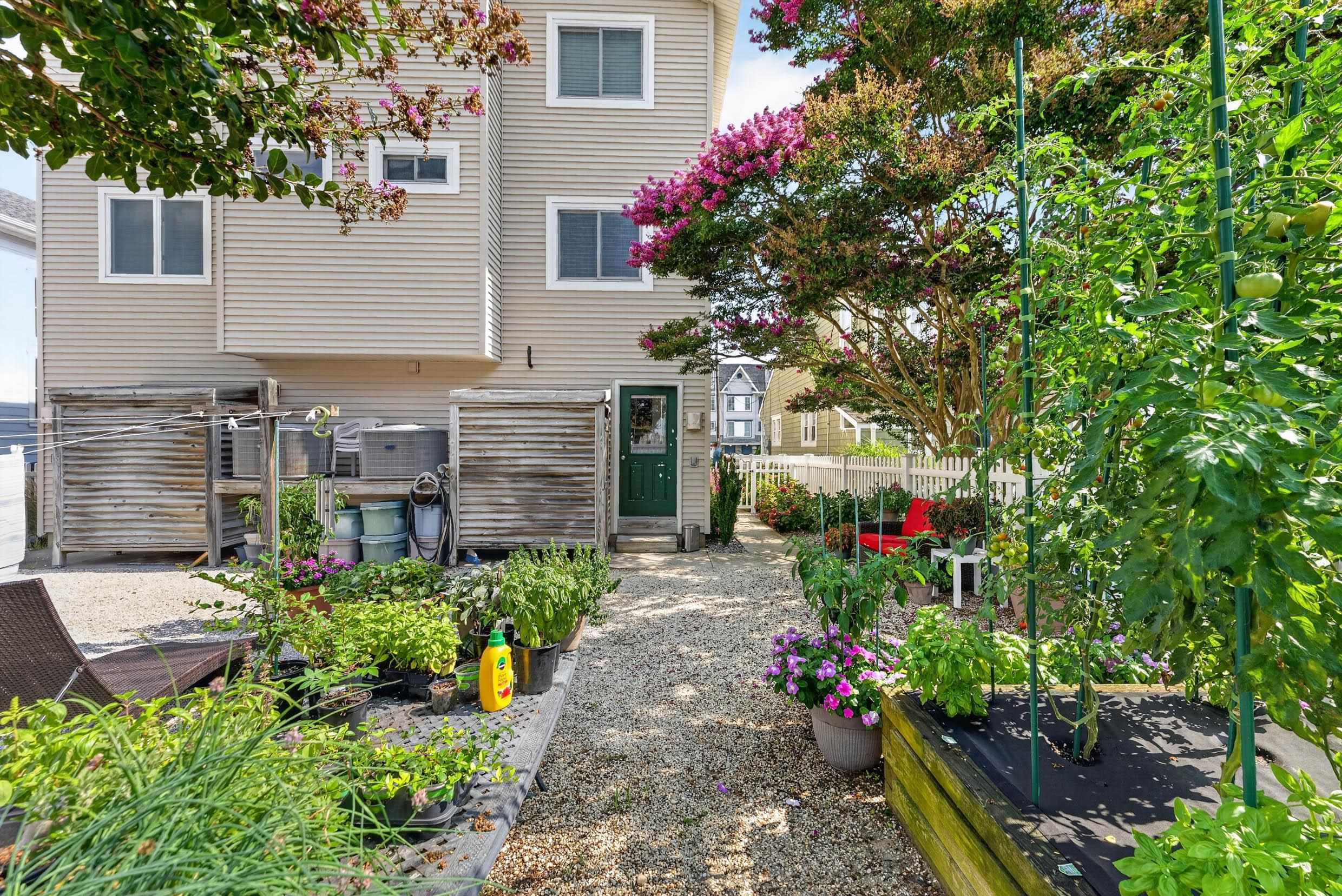356 East 39th Unit: East