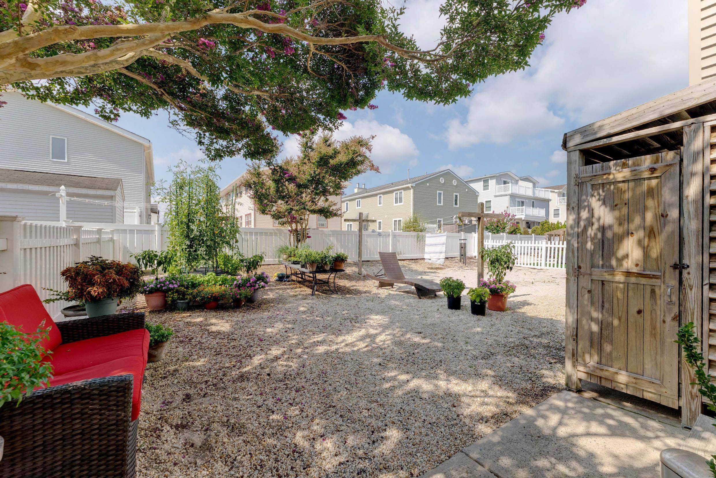 356 East 39th Unit: East