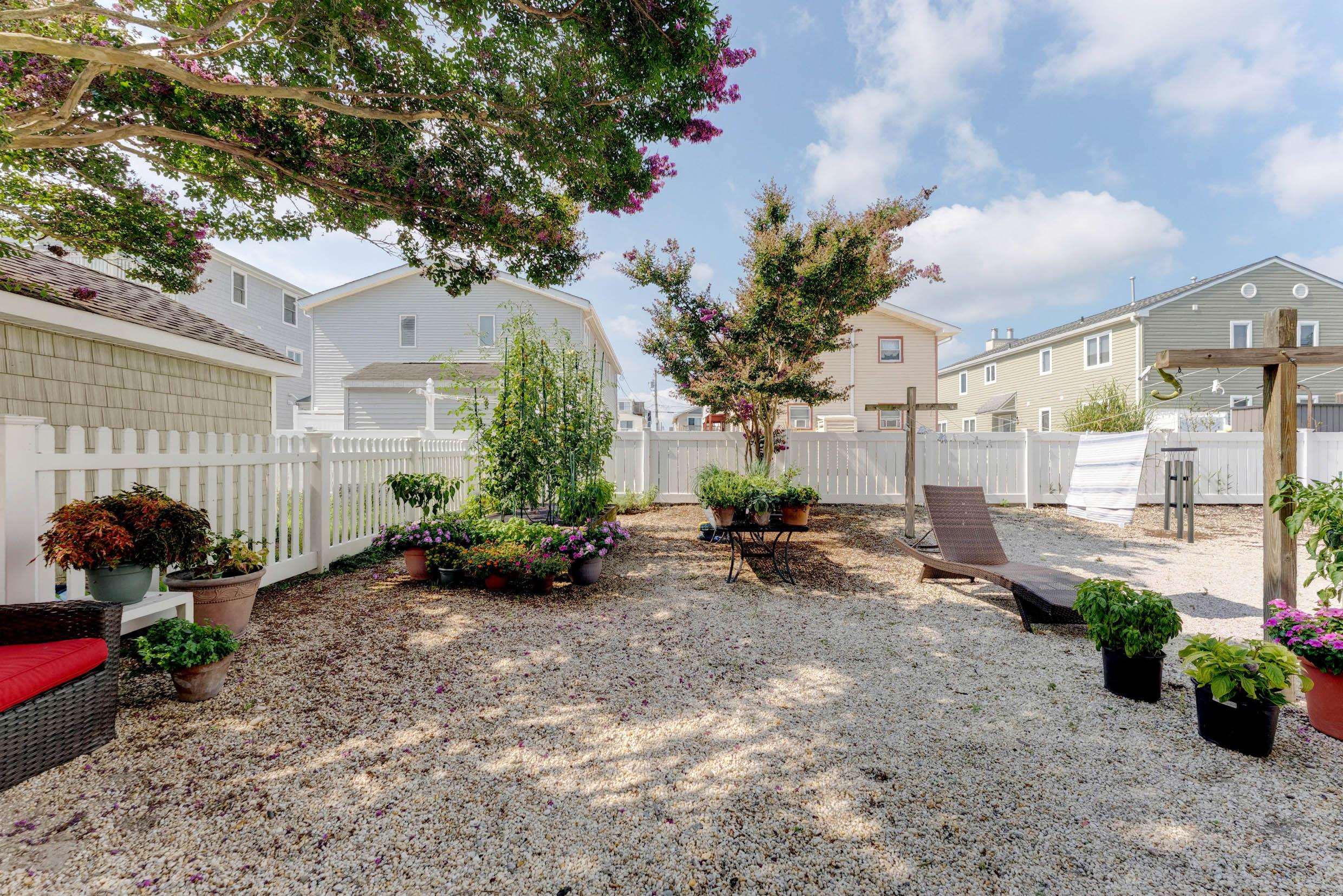 356 East 39th Unit: East
