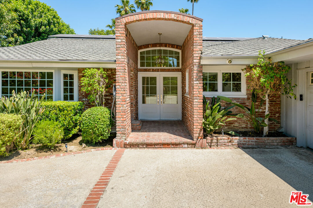 8760 White Oak Ave