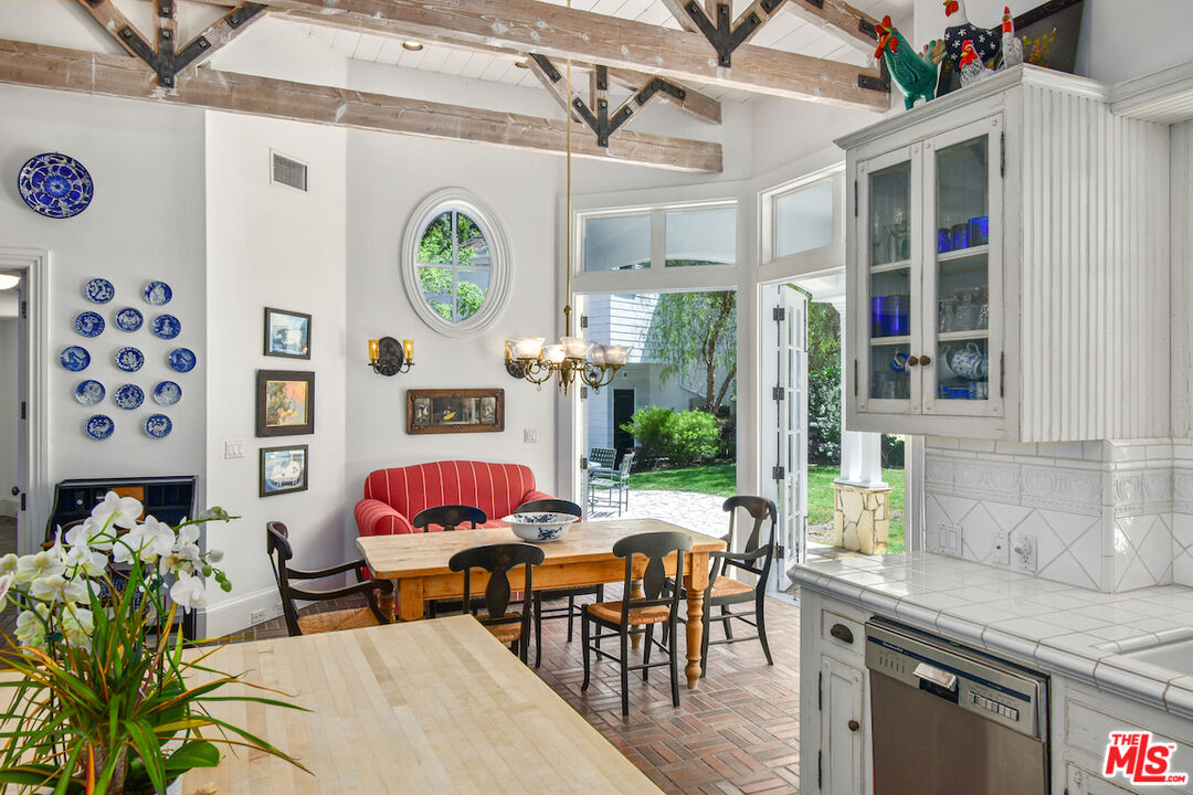 3935 Valley Meadow Rd