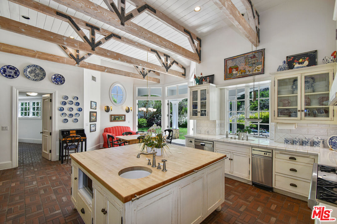 3935 Valley Meadow Rd