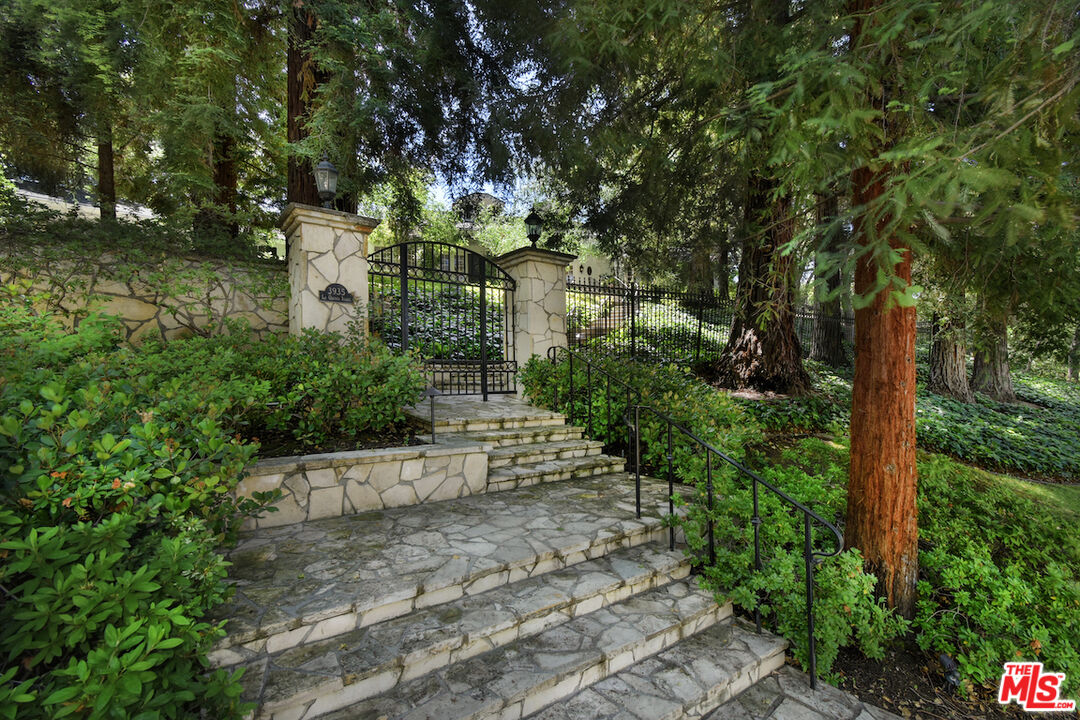 3935 Valley Meadow Rd