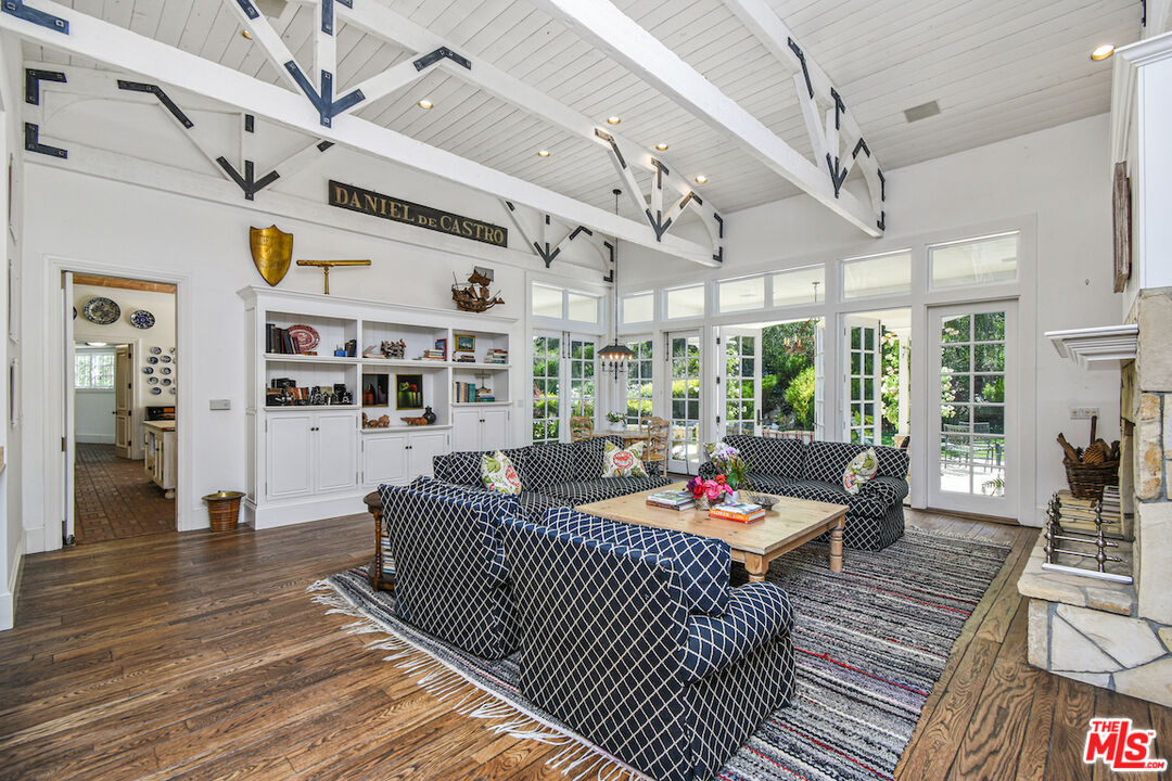 3935 Valley Meadow Rd