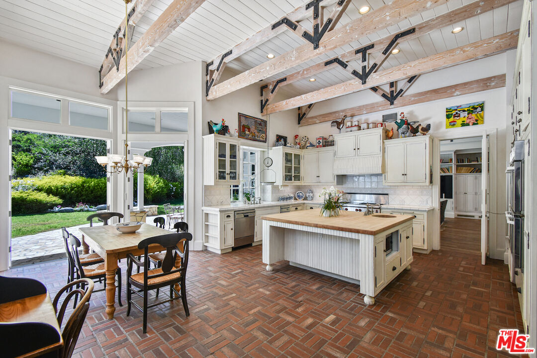 3935 Valley Meadow Rd