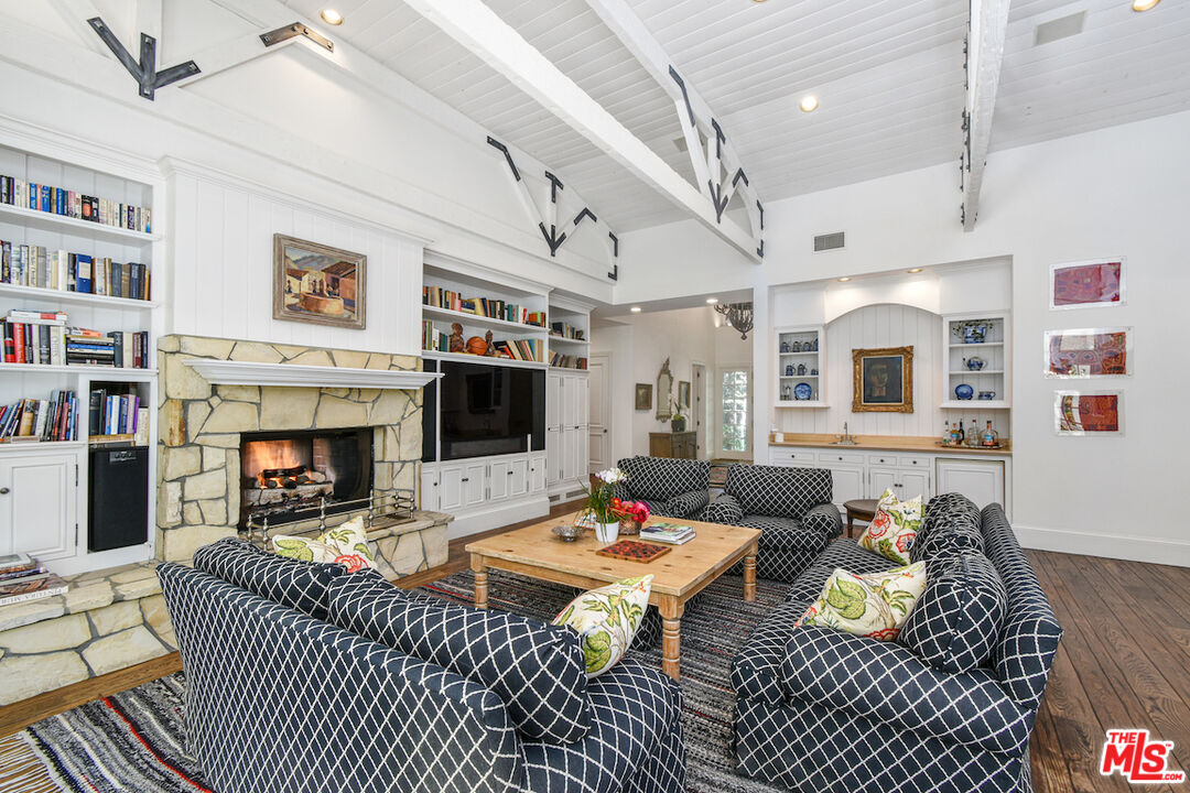 3935 Valley Meadow Rd