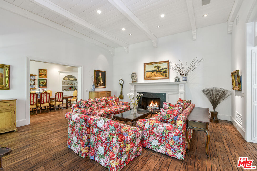 3935 Valley Meadow Rd