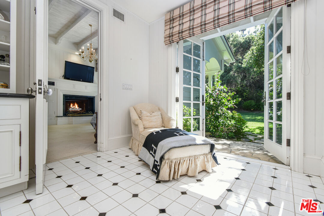 3935 Valley Meadow Rd