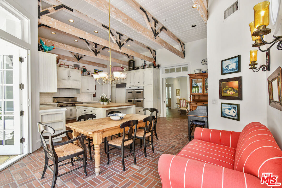 3935 Valley Meadow Rd