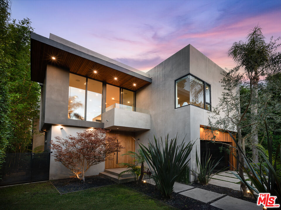 428 N La Jolla Ave