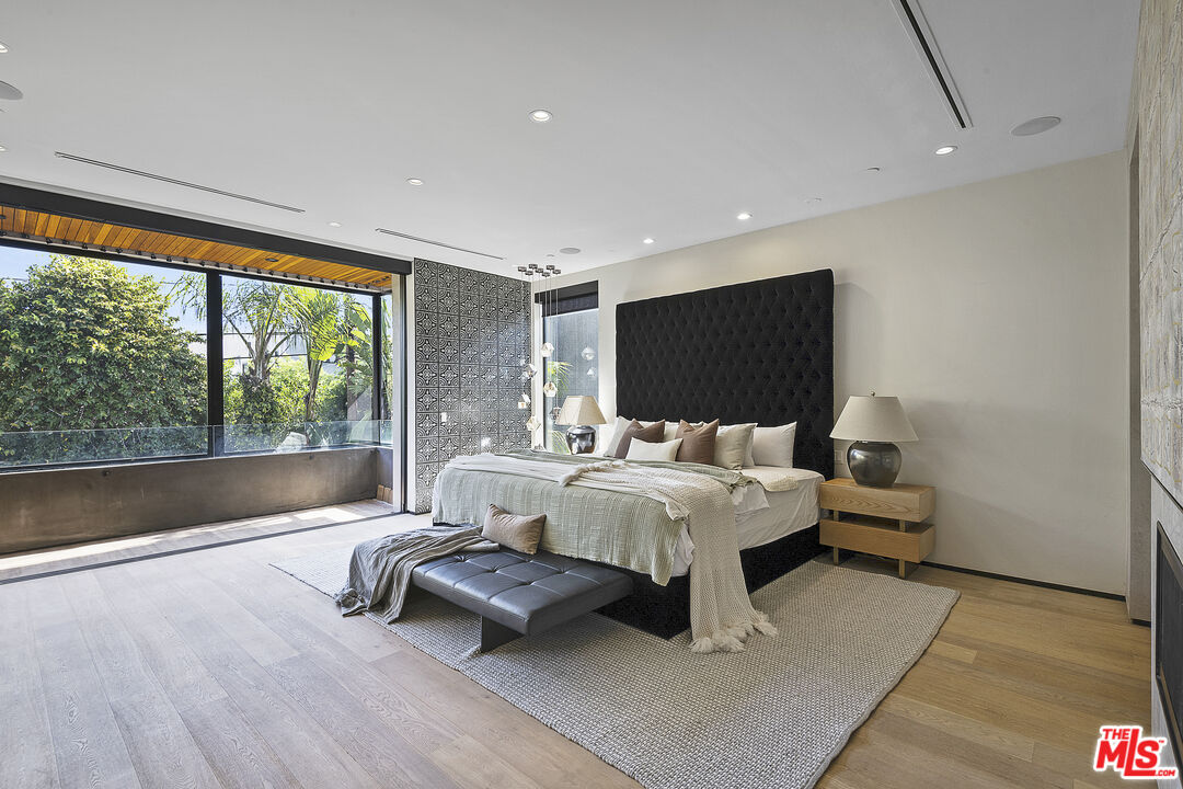 428 N La Jolla Ave