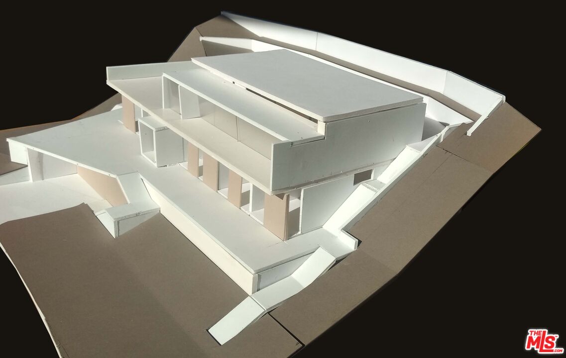 4421 Avenida De La Encinal