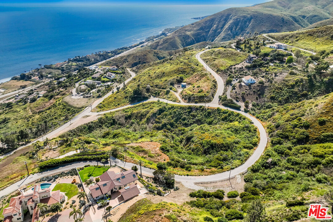 4421 Avenida De La Encinal