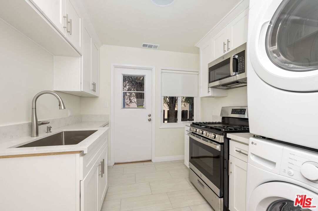 2007 E Villa St Unit: C