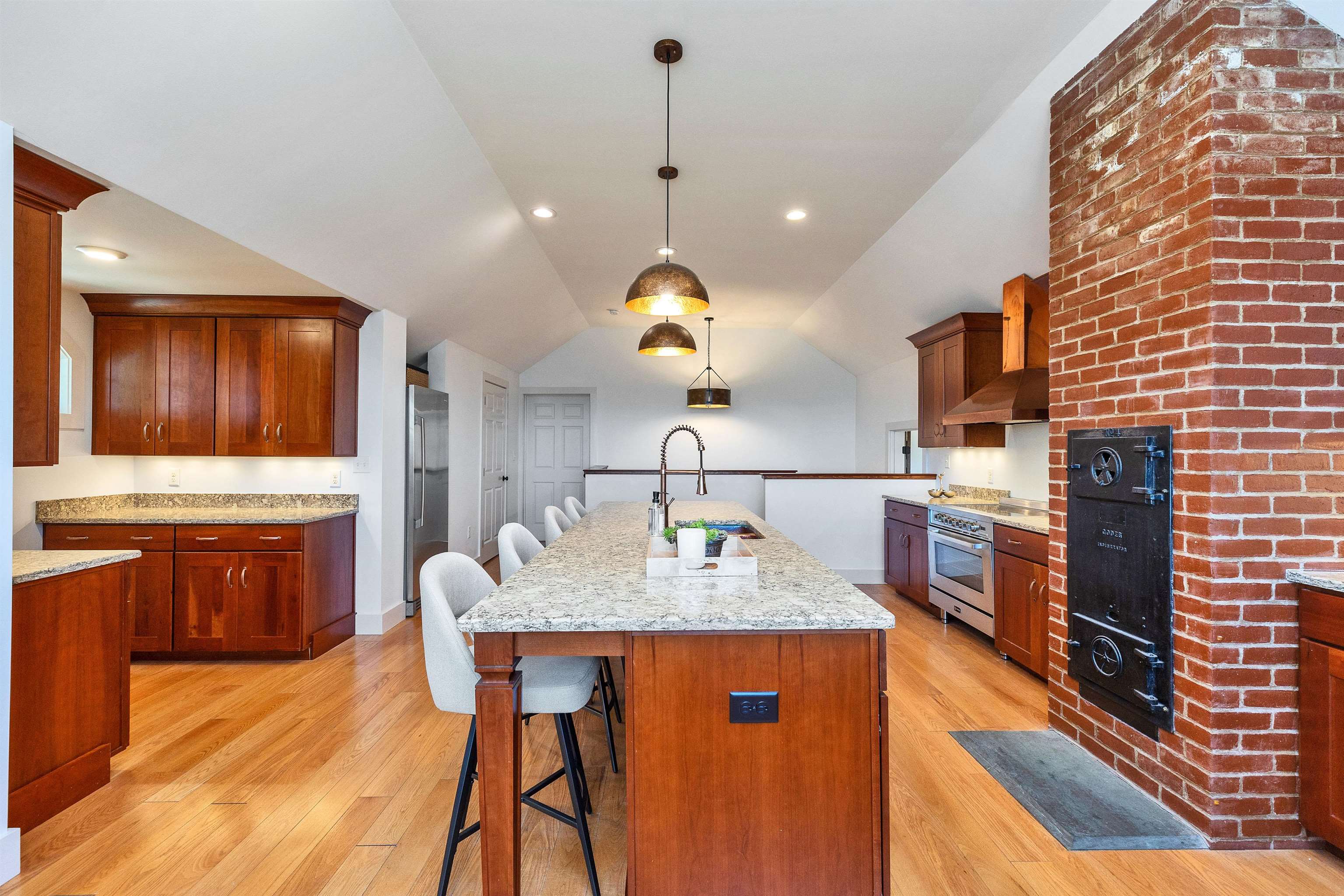 477 E Mountain Road