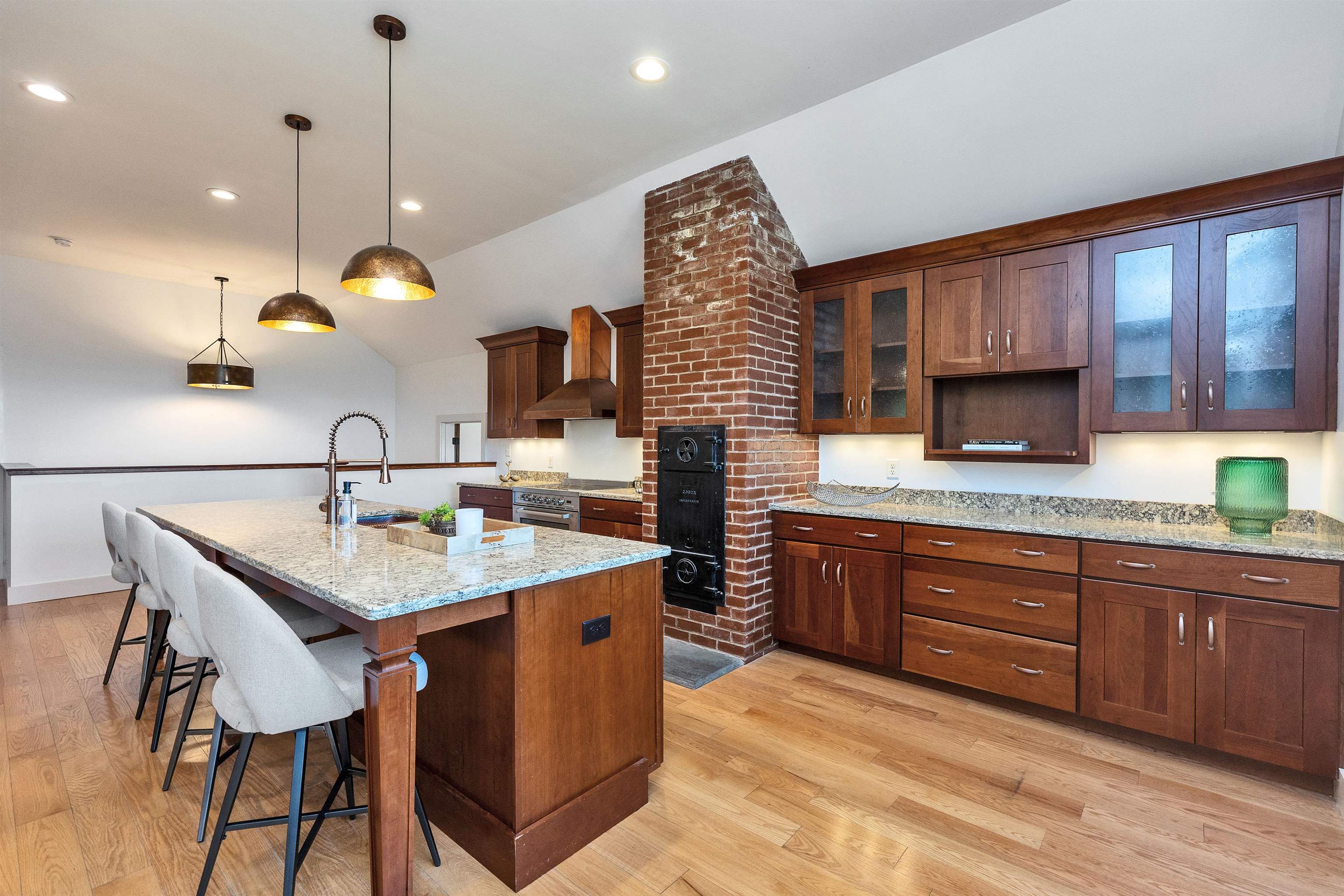 477 E Mountain Road
