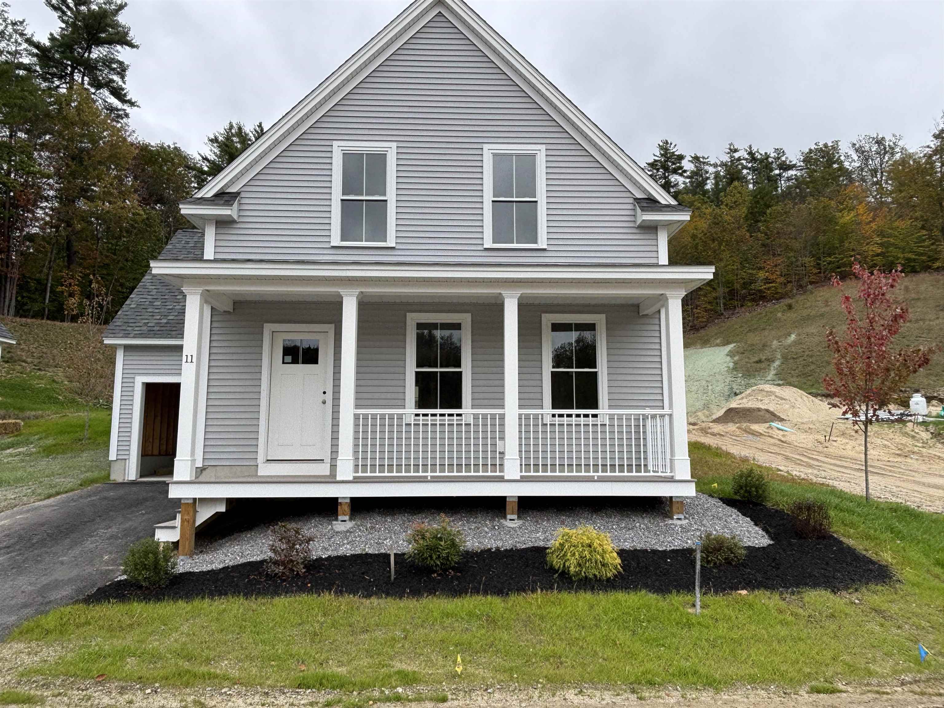 11 Woodmans Lane