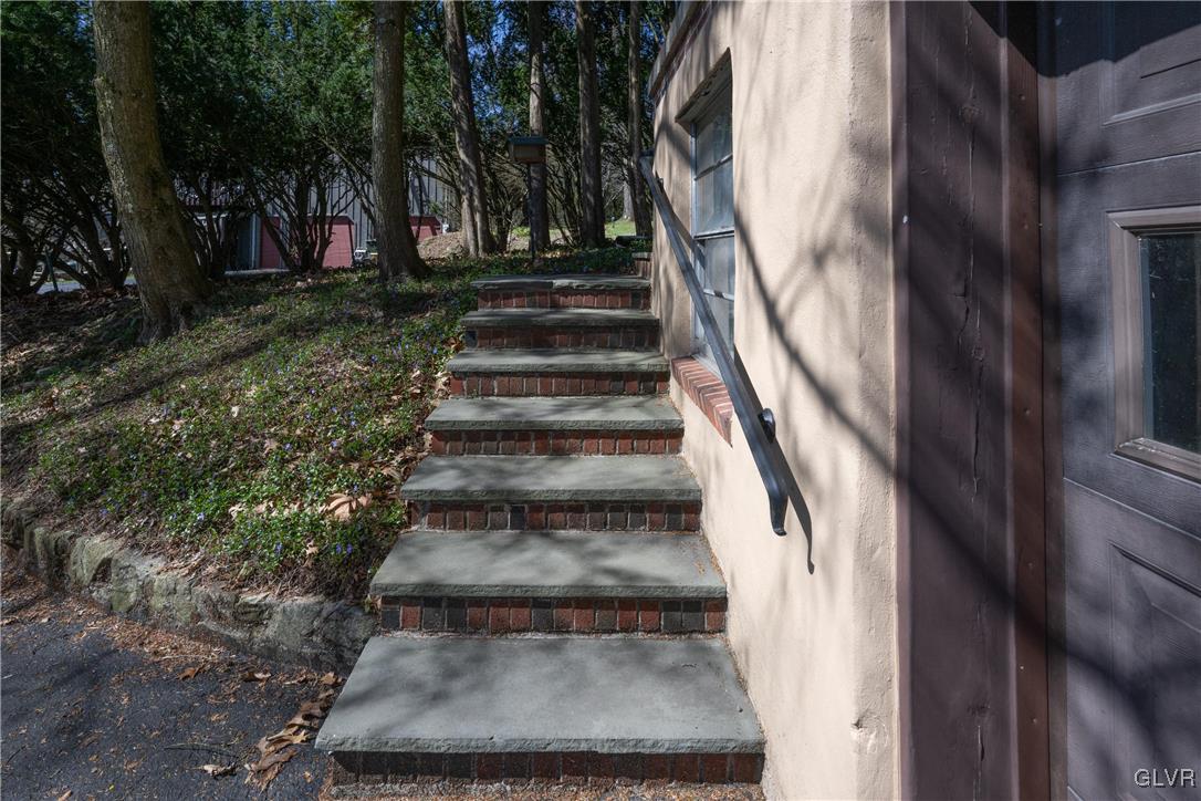 3466 Honeysuckle Road