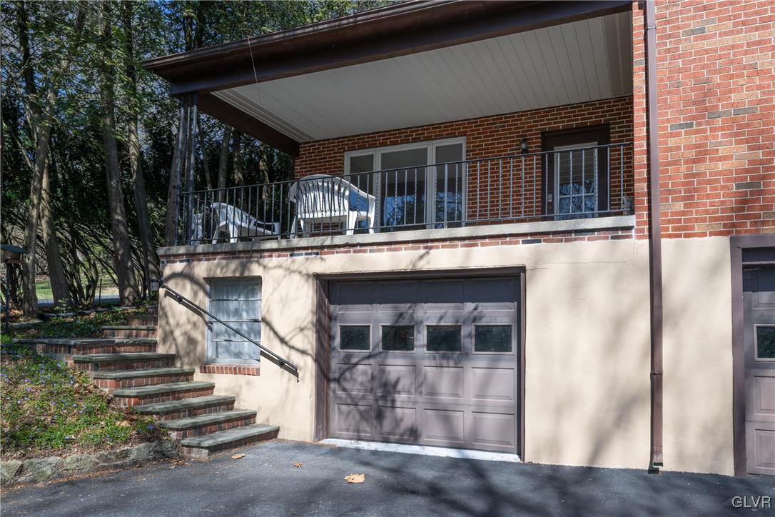 3466 Honeysuckle Road