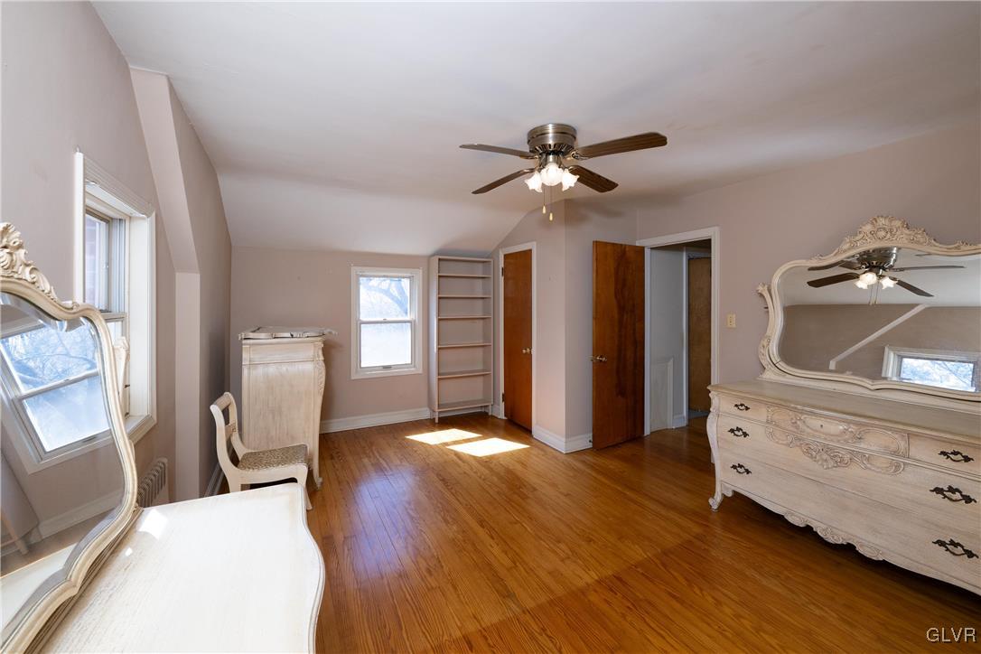 3466 Honeysuckle Road