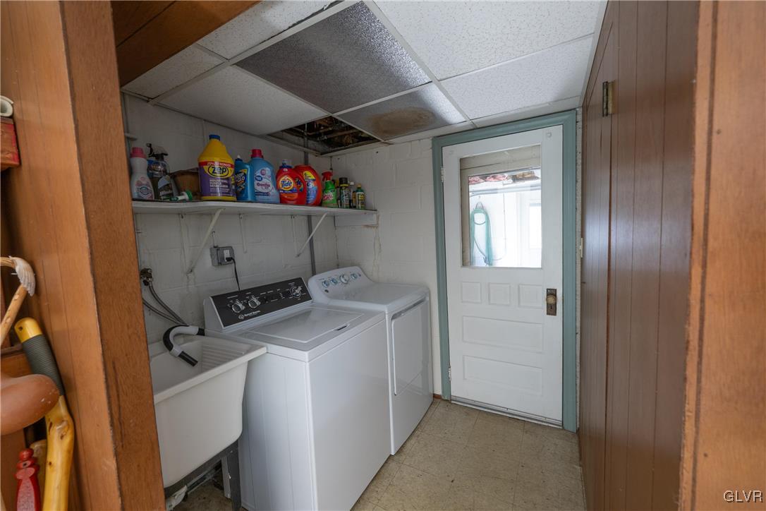 3466 Honeysuckle Road