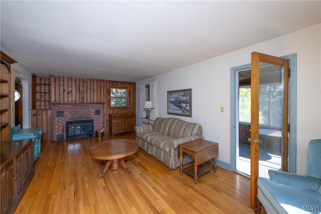 3466 Honeysuckle Road