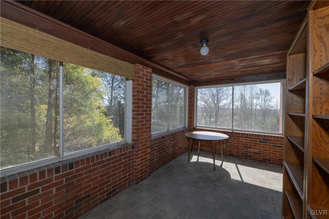 3466 Honeysuckle Road