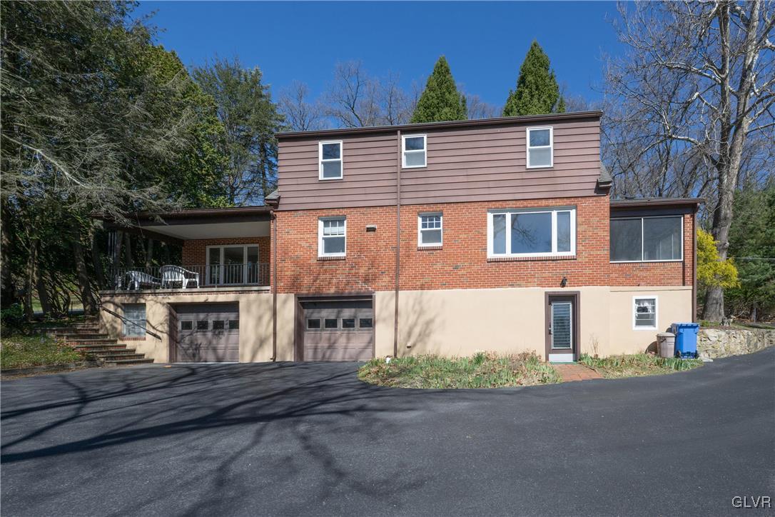 3466 Honeysuckle Road