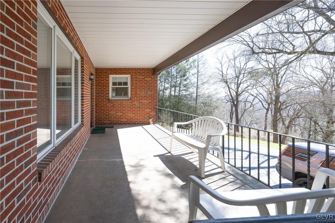 3466 Honeysuckle Road